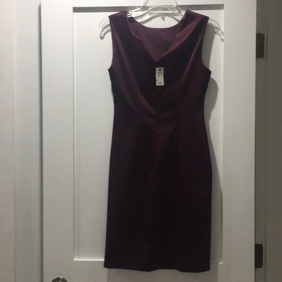 New Wine Dress with Slit. - Picture 3 of 4